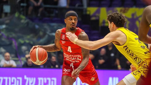 הסידור המיוחד ללורנזו בראון: כוכב הפועל ירושלים יתגורר בת"א