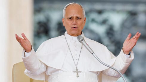 Pope arrives at Rome hospital for surgery to remove lung nodule