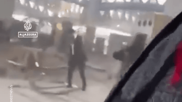 החות'ים אחרי הפגיעה הקטלנית בסעודיה: "נמשיך לתקוף, אל תטוסו לשם"