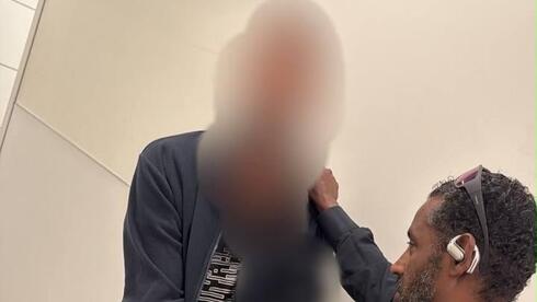 שב"כ מעורב: נעצר שב"ח עם עבר ביטחוני שהתחזה לישראלי - וצילם ברכבת הקלה