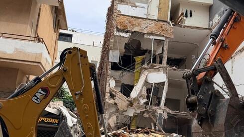 הבניין שקרס בת"א הוגדר בעבר כמסוכן; משרד העבודה: האתר פעל ללא אישור