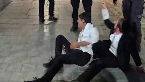 Ultra-Orthodox extremists storm building housing IDF cybersecurity program that recruits Haredim