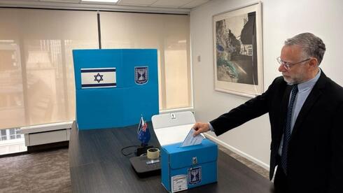 הבחירות כבר החלו: הראשון שהצביע, ואזהרת הנשיא