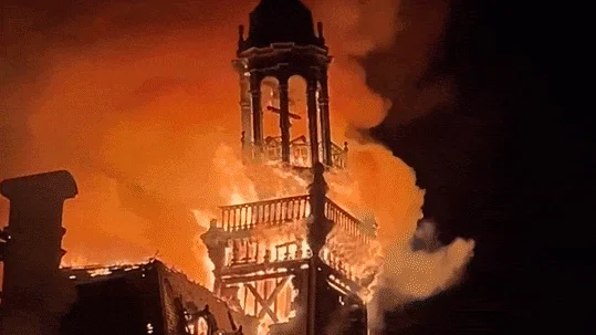 בניין העירייה המפואר קרס, קשישים נשדדו בתחתונים: 1,200 עצורים במהומות בצרפת | תיעודים