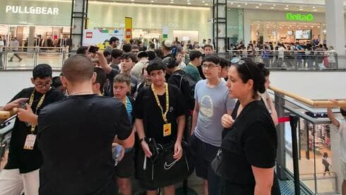 תורי הענק בפתיחת חנות לגו בפ"ת: KSP ענתה בהנחות של 50%