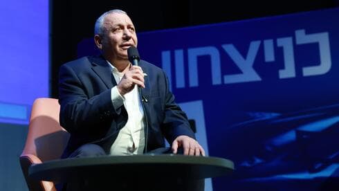 המטרה של איזנקוט: להפיל את המפלגות הקטנות בגוש נתניהו