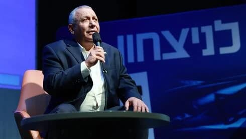 Eisenkot's plan to beat Netanyahu: Win Likud voters and sink his smaller allies