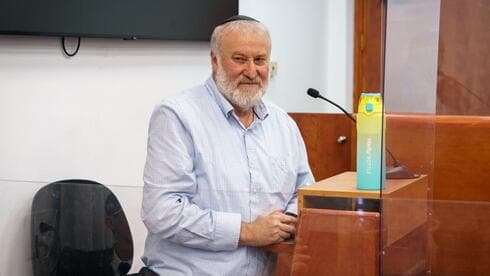 הניסוח ה"פתלתל" בחקירת נתניהו באזהרה ופניית חדד למנדלבליט: "המילה שוחד פה?"