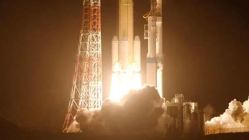 Japan launches spacecraft to mysterious moons of Mars in bold mission to bring home soil samples