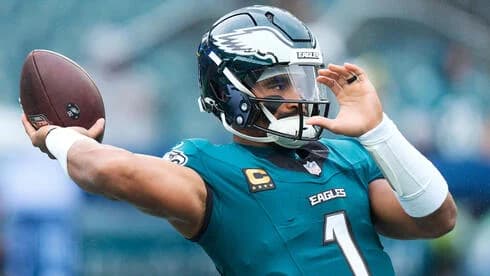 סערה ב-NFL: כוכב הפוטבול שיחק אחרי 36 שעות ללא שינה - וגמר את העונה